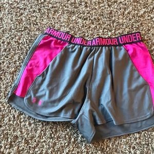 Under armor shorts with pockets size medium